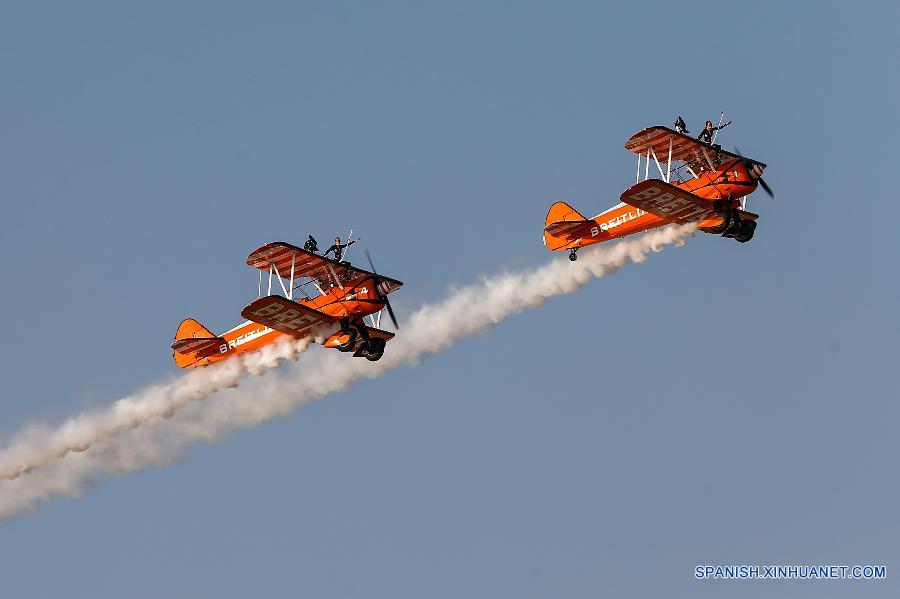 UAE-DUBAI-AIR SHOW-BREITLING WINGWALKERS