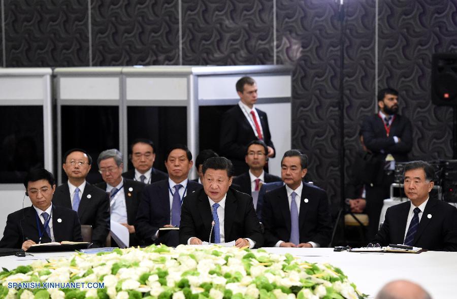 El presidente chino, Xi Jinping, y otros líderes del bloque de mercados emergentes, BRICS, condenaron el domingo firmemente los últimos ataques terroristas en París.