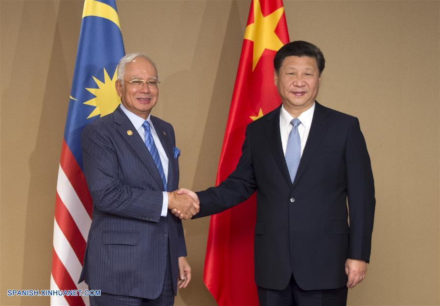 El presidente de China, Xi Jinping, se reunió con el primer ministro de Malasia, Najib Razak, y prometió que China continuará considerando a las relaciones bilaterales con Malasia como una de sus prioridades en la diplomacia de buena vecindad.
