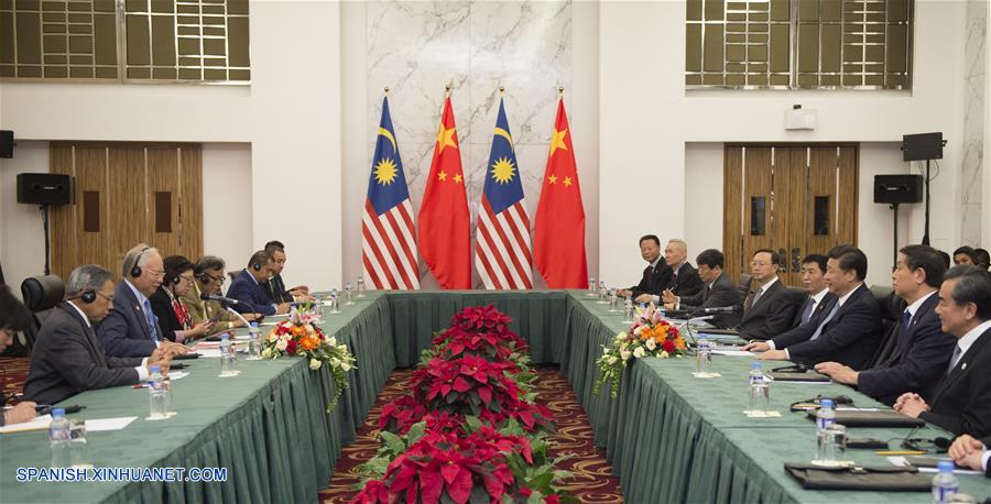 El presidente de China, Xi Jinping, se reunió con el primer ministro de Malasia, Najib Razak, y prometió que China continuará considerando a las relaciones bilaterales con Malasia como una de sus prioridades en la diplomacia de buena vecindad.