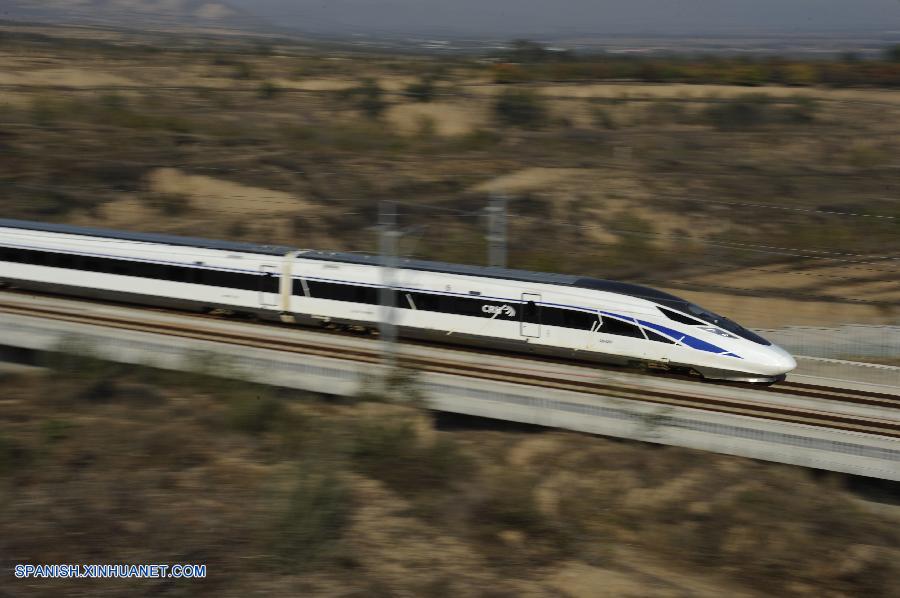 Un tren chino de unidad eléctrica múltiple (EMU, por sus siglas en inglés) alcanzó una velocidad de 385 kilómetros por hora y superó una prueba de alta velocidad, un paso importante antes de que comience sus operaciones formales.
