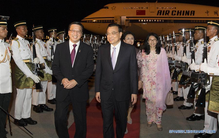 （时政）李克强抵达吉隆坡出席东亚合作领导人系列会议并对马来西亚进行正式访问 