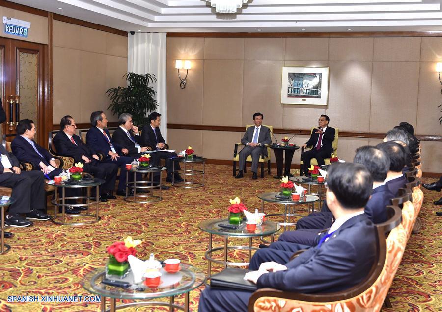 El primer ministro chino, Li Keqiang, instó a los líderes empresariales de Malasia a que aprovechen la oportunidad para realizar nuevas contribuciones al crecimiento de los lazos bilaterales en los terrenos político, económico y cultural.