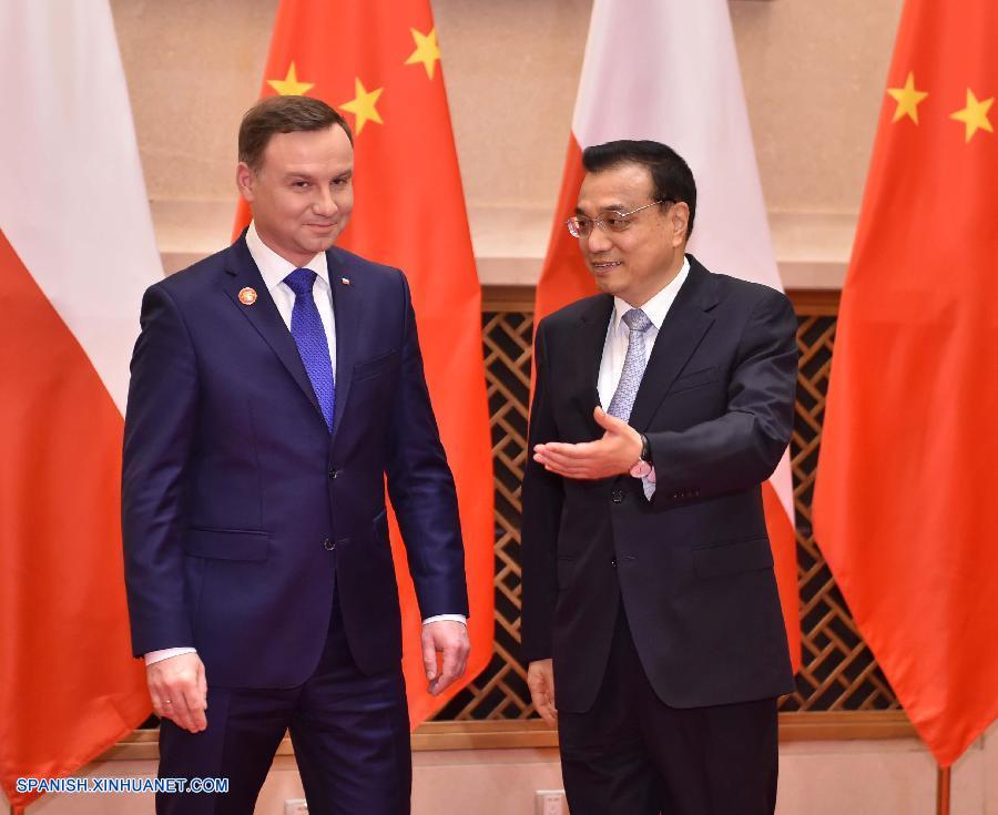 China y Polonia se comprometieron hoy martes a consolidar las relaciones económicas y comerciales y acelerar la cooperación en infraestructura.