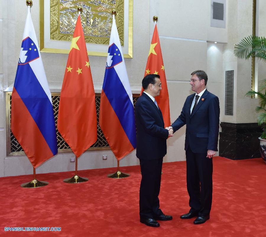 El primer ministro chino, Li Keqiang, se reunió hoy martes con su homólogo esloveno, Miro Cerar, en Suzhou, en la provincia oriental china de Jiangsu, manifestando el interés de China por el proyecto de renovación del puerto de Koper en el país europeo.