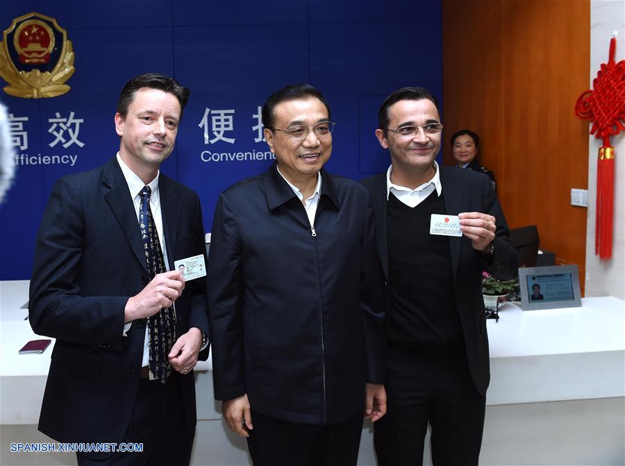 El primer ministro de China, Li Keqiang, pidió a las instituciones de servicios financieros en la Zona de Libre Comercio (ZLC) de Shanghai que lleven a cabo reformas y apertura financieras más firmes.