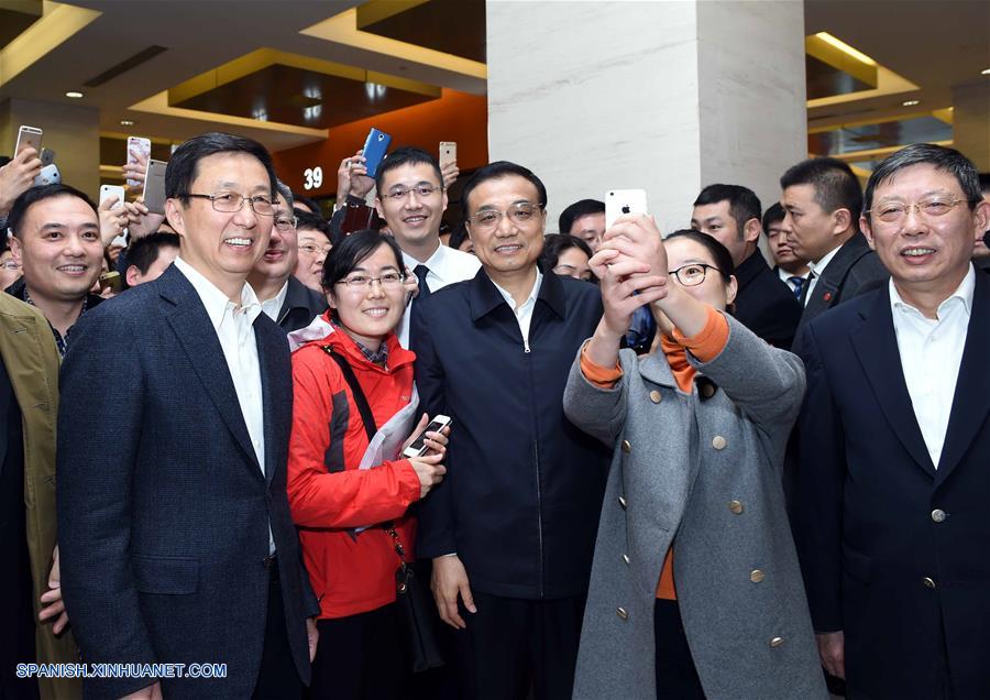 El primer ministro de China, Li Keqiang, pidió a las instituciones de servicios financieros en la Zona de Libre Comercio (ZLC) de Shanghai que lleven a cabo reformas y apertura financieras más firmes.