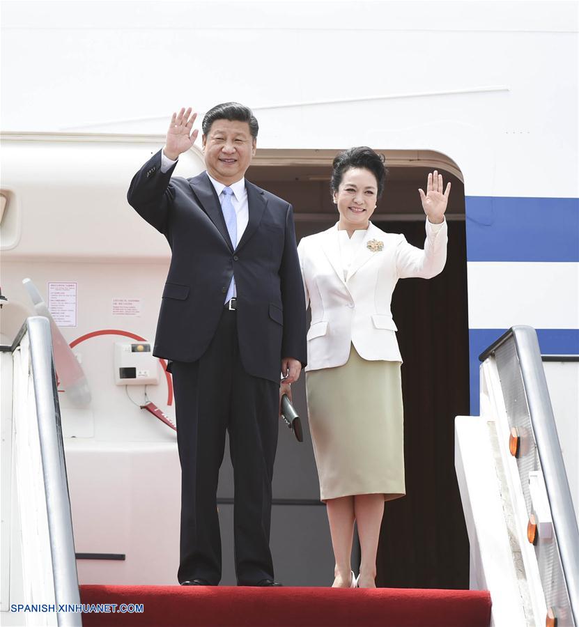 El presidente de China, Xi Jinping, llegó a esta capital para una visita de Estado a Zimbabwe, destinada a seguir fomentando la amistad tradicional entre los dos países y esbozar el curso del desarrollo futuro de las relaciones bilaterales.