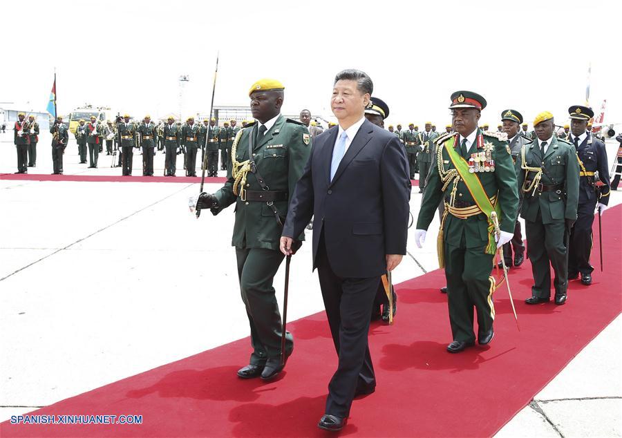 El presidente de China, Xi Jinping, llegó a esta capital para una visita de Estado a Zimbabwe, destinada a seguir fomentando la amistad tradicional entre los dos países y esbozar el curso del desarrollo futuro de las relaciones bilaterales.