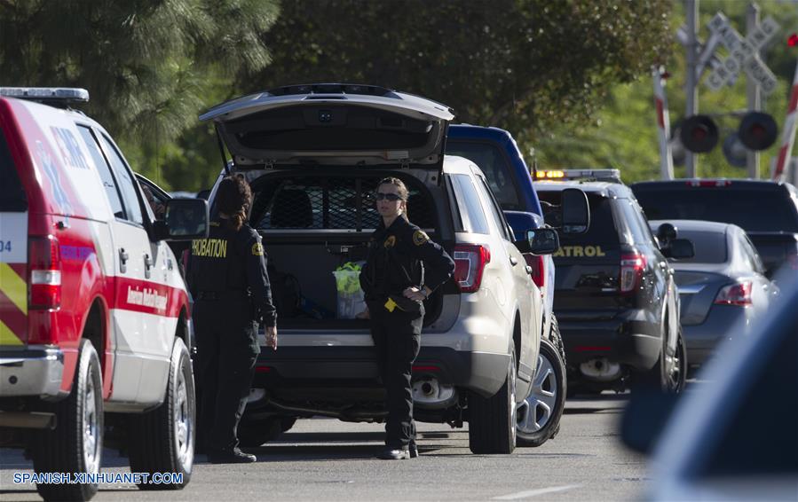 Las autoridades de San Bernardino, en el sur de California, indicaron que uno o más hombres armados abrieron fuego hoy en el lugar y balearon a cerca de 20 personas.