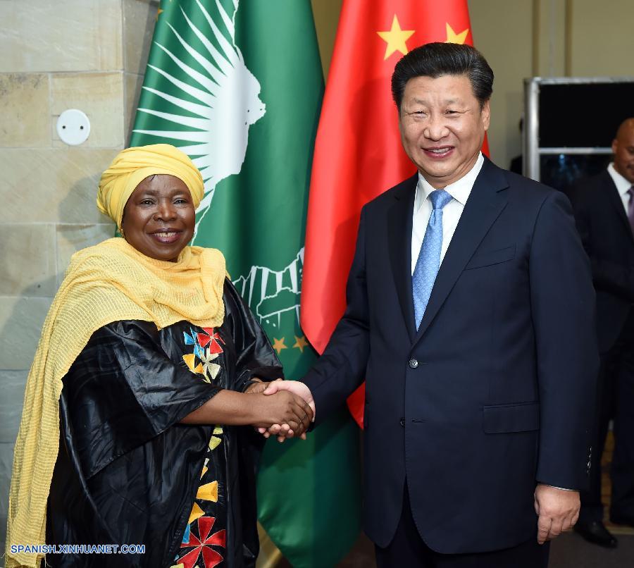China concede suma importancia a sus relaciones con la Unión Africana (UA) y respalda que esa organización desempeñe un papel significativo en el desarrollo y la integración de Africa, así como en los asuntos regionales y globales, expresó hoy aquí el presidente chino, Xi Jinping.