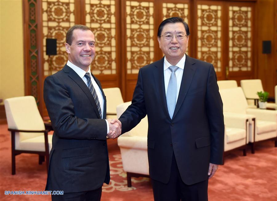 El máximo legislador de China, Zhang Dejiang, pidió más intercambios y cooperación parlamentaria con Rusia, durante su reunión de con el primer ministro ruso, Dmitry Medvedev.