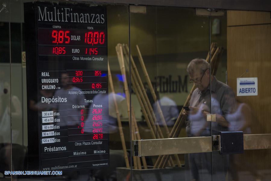 ARGENTINA-BUENOS AIRES-ECONOMY-DOLLAR