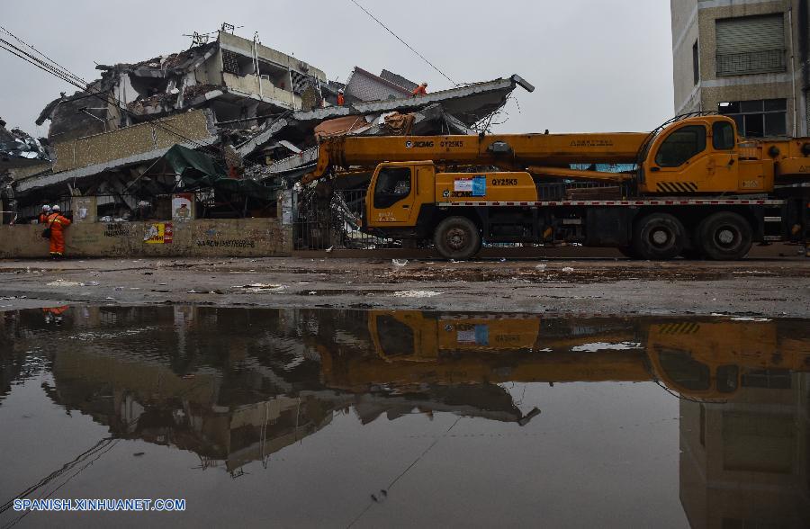 Tres personas resultaron heridas y 27 permanecen desaparecidas tras el corrimiento de tierras que provocó que se derrumbasen 22 edificios en un parque industrial hoy domingo en la ciudad de Shenzhen, en la provincia meridional china de Guangdong, según las últimas cifras oficiales.