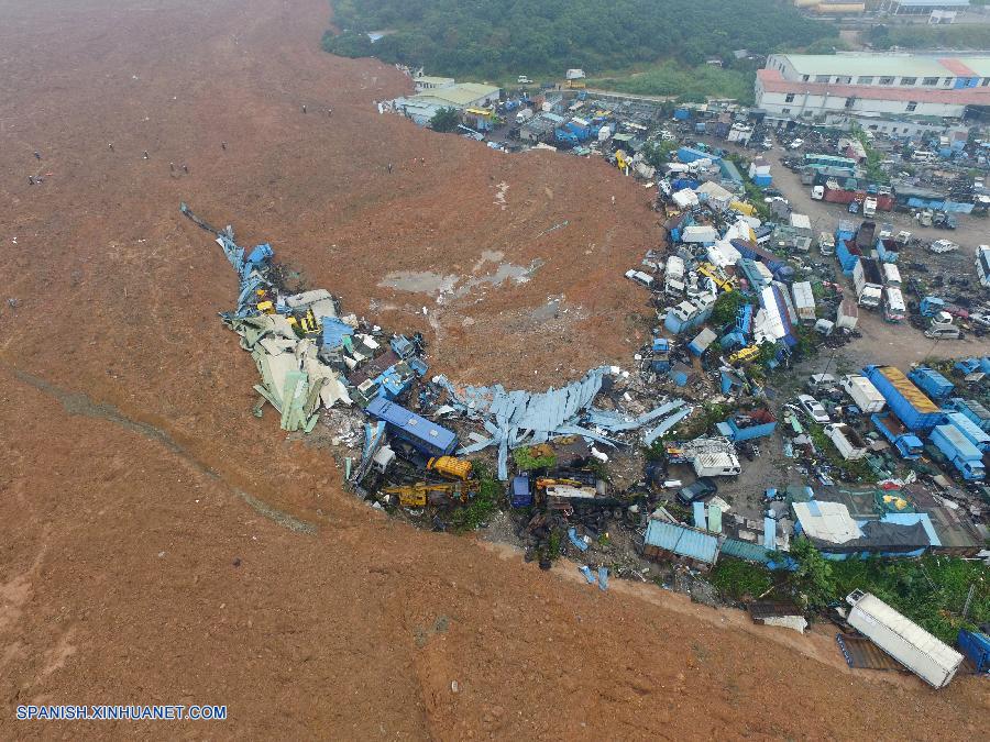 Un total de 78 excavadoras y 1.200 efectivos de fuerzas de rescate se han unido a la operación de búsqueda de los 91 desaparecidos tras el deslizamiento de tierras ocurrido el domingo en la ciudad sureña china de Shenzhen.