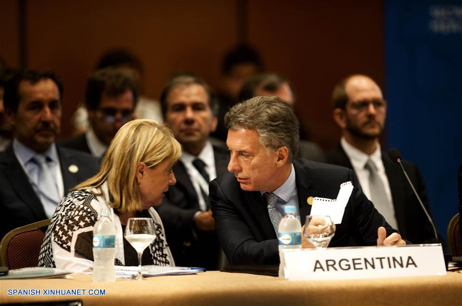 El presidente de Argentina, Mauricio Macri, cumplirá una 'intensa' agenda internacional que incluye la Cumbre del Mercosur y el Foro Económico Mundial en enero de 2016 en Davos, Suiza, informó la prensa local.