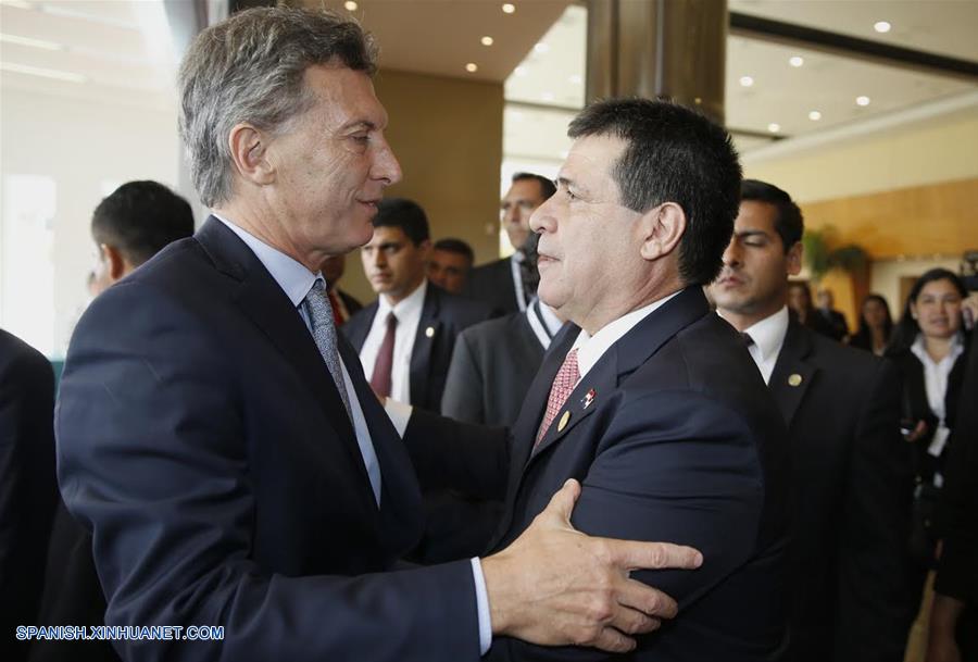 El presidente de Argentina, Mauricio Macri, cumplirá una 'intensa' agenda internacional que incluye la Cumbre del Mercosur y el Foro Económico Mundial en enero de 2016 en Davos, Suiza, informó la prensa local.