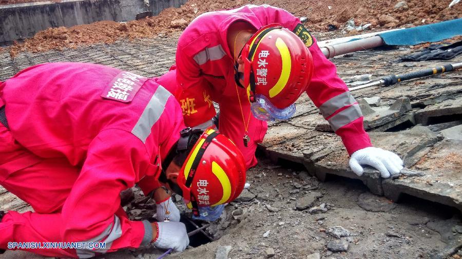 El número de personas desaparecidas en el masivo corrimiento de tierras ocurrido en la ciudad meridional china de Shenzhen ha bajado a 76, dijeron autoridades hoy martes por la tarde.