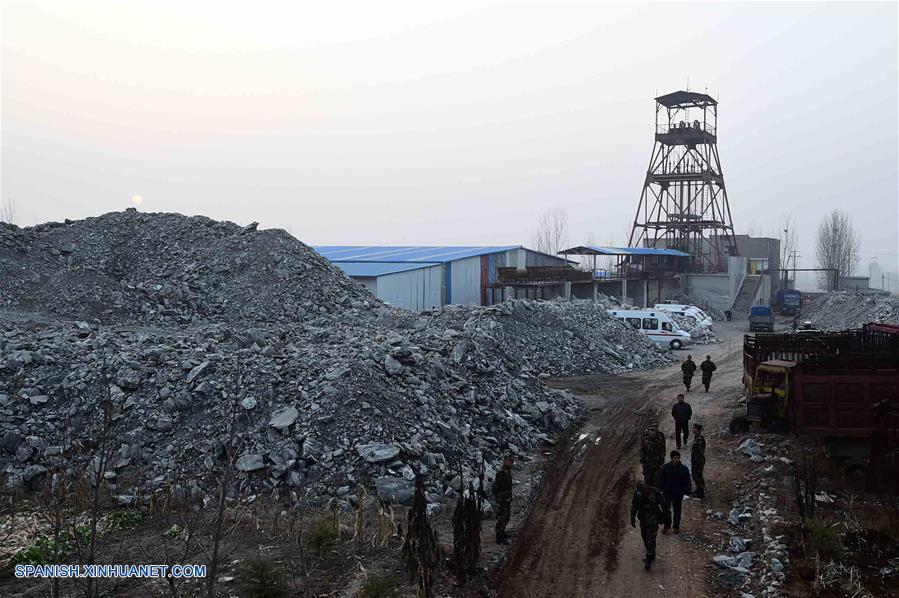 Una mina de yeso se derrumbó en la provincia oriental china de Shandong, enterrando a 25 personas, informó el gobierno local sin dar más detalles.