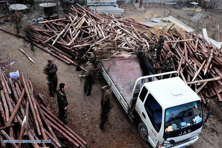 Una mina de yeso se derrumbó en la provincia oriental china de Shandong, enterrando a 25 personas, informó el gobierno local sin dar más detalles.
