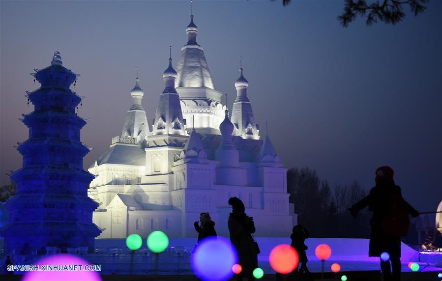 Un castillo de 51 metros de alto, que busca establecer el récord como la escultura de nieve más alta y grande del mundo, fue abierto a los visitantes en la provincia de Heilongjiang, en el noreste de China.