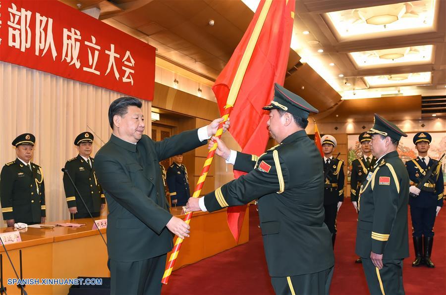 El presidente de China, Xi Jinping, confirió banderas militares al comando general para el Ejército del Ejército Popular de Liberación (EPL), la Fuerza de Cohetes del EPL y la Fuerza de Apoyo Estratégico del EPL, en su ceremonia de inauguración celebrada en Beijing.
