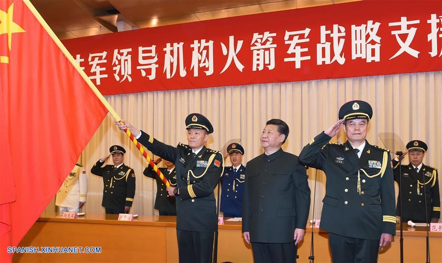 El presidente de China, Xi Jinping, confirió banderas militares al comando general para el Ejército del Ejército Popular de Liberación (EPL), la Fuerza de Cohetes del EPL y la Fuerza de Apoyo Estratégico del EPL, en su ceremonia de inauguración celebrada en Beijing.