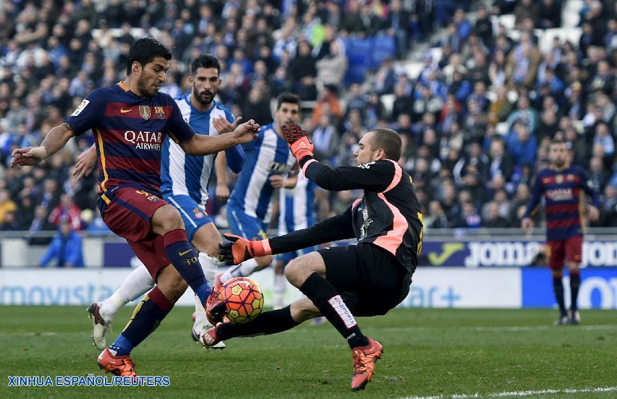 El club de fútbol Barcelona no pudo ganar hoy su primer partido del año, tras enfrentar al equipo Español, en un encuentro con claras oportunidades para ambos conjuntos que empataron 0-0 en el estadio del Cornella-El Prat.