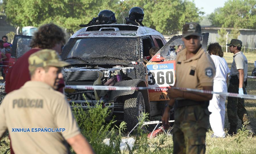 Trece espectadores resultaron heridos este sábado, entre ellos cinco menores de edad, al ser atropellados por el Mini Cooper conducido por la piloto china Guo Meiling en cercanías de la ciudad argentina de Arrecifes, en el inicio del Rally Dakar 2016.