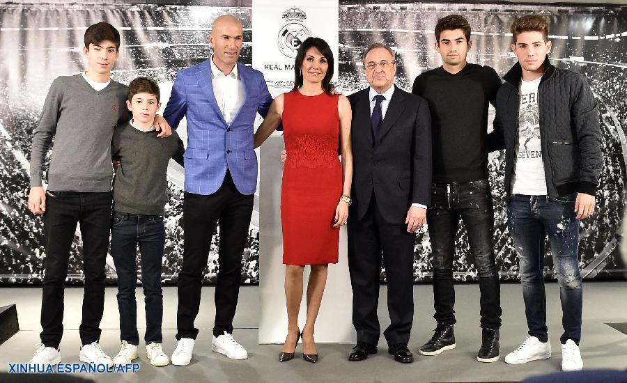 El presidente del Real Madrid, Florentino Pérez, destituyó hoy como entrenador del conjunto madridista a Rafa Benítez, quien será sustituido por Zinedine Zidane.