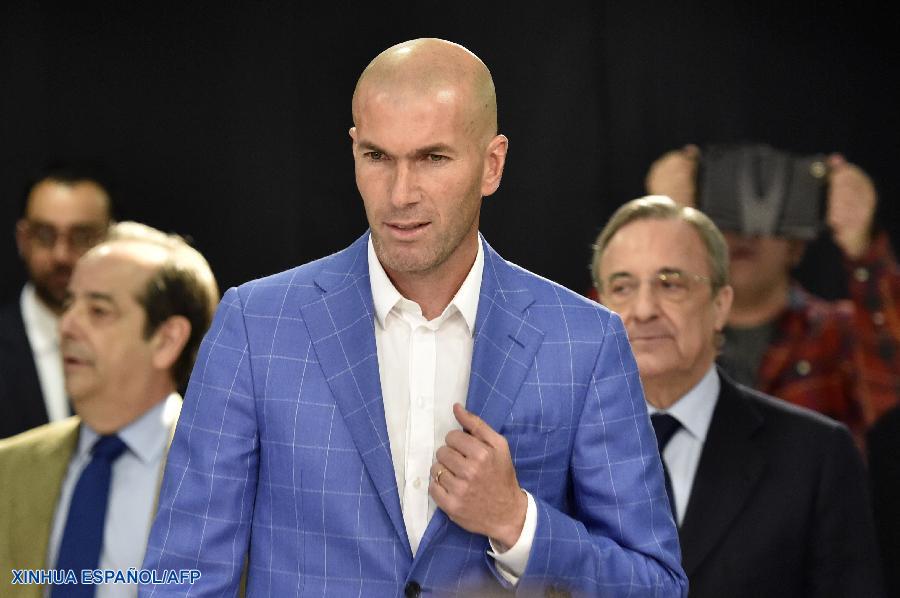 El presidente del Real Madrid, Florentino Pérez, destituyó hoy como entrenador del conjunto madridista a Rafa Benítez, quien será sustituido por Zinedine Zidane.