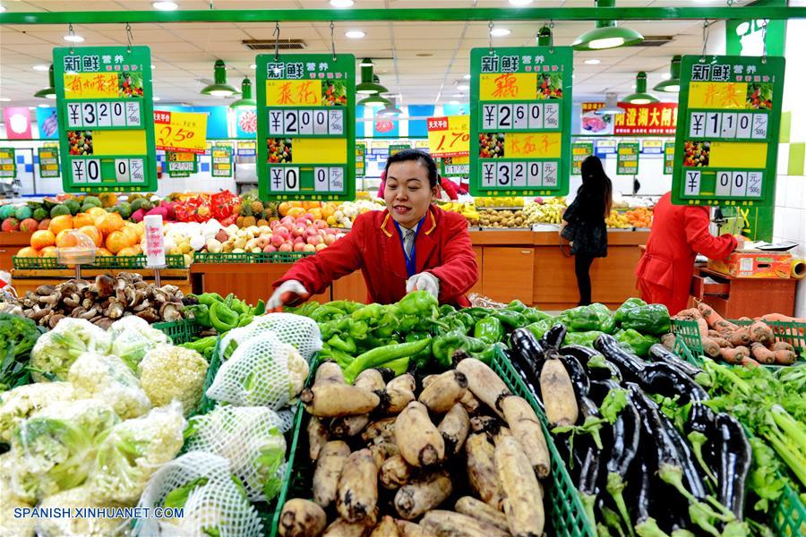La inflación al consumidor de China continuó ralentizándose en 2015 a causa de la débil demanda doméstica en medio de la desaceleración de la economía, mostraron hoy sábado los datos oficiales.