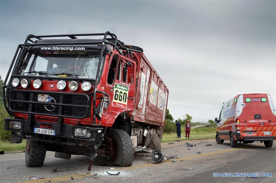 （体育）（1）赛车——达喀尔后援车阿根廷遇车祸