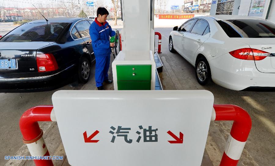 China no recortará los precios minoristas domésticos de los combustibles cuando los precios internacionales del petróleo caigan por debajo de los 40 dólares por barril, anunció hoy miércoles el órgano de planificación económica del país.