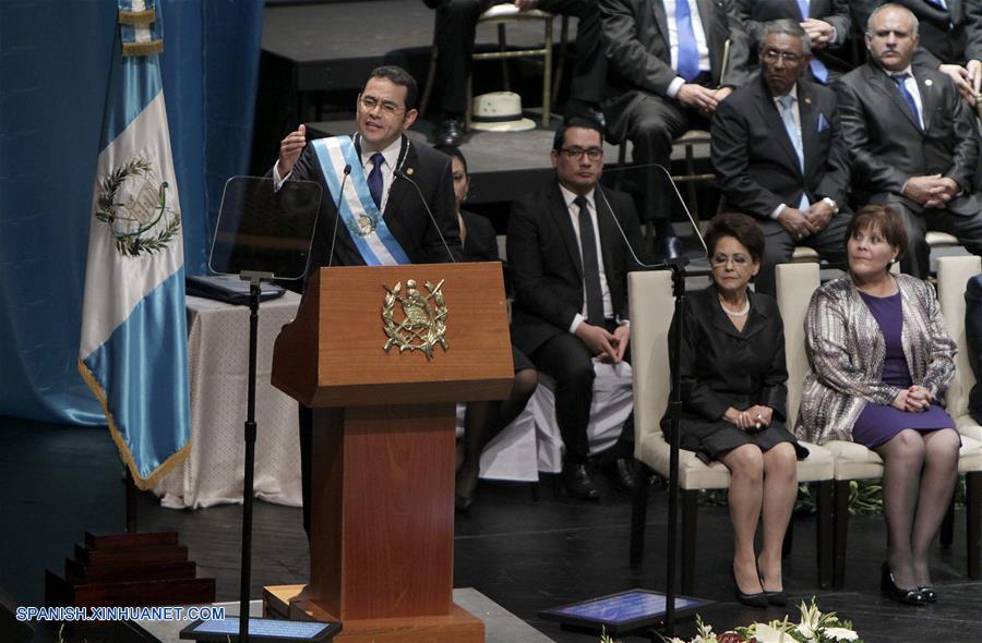 El administrador de empresas, empresario y comediante de televisión Jimmy Morales juró hoy como nuevo presidente de Guatemala, país centroamericano con un nivel de pobreza superior al 60 por ciento y una tasa de homicidios de casi 30 por cada cien mil habitantes.