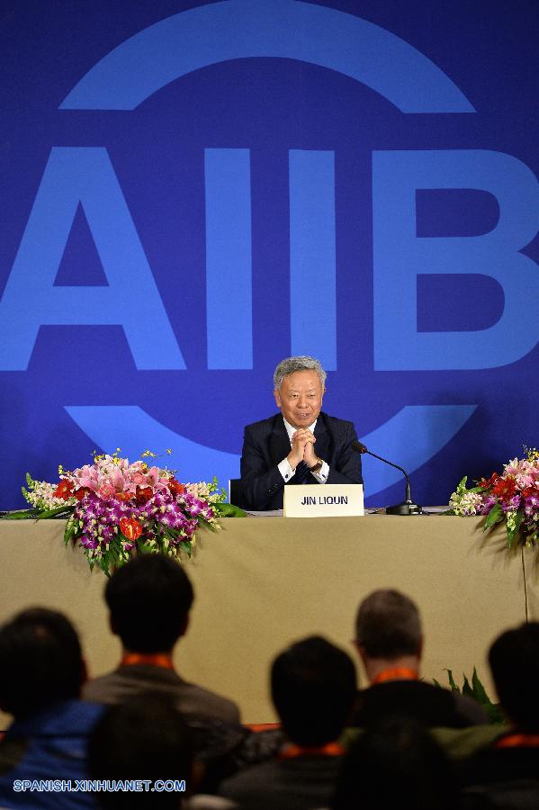El primer presidente del Banco Asiático de Inversión en Infraestructuras (BAII), Jin Liqun, se comprometió hoy domingo a adherirse al 'estándar más elevado posible' en su gestión de la nueva institución financiera multilateral.