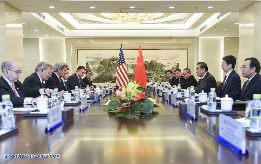 El secretario de Estado de Estados Unidos, John Kerry, reafirmó los tres Comunicados Conjuntos sino-estadounidenses y la política de una sola China durante sus conversaciones con el ministro chino de Relaciones Exteriores, Wang Yi, en Beijing.