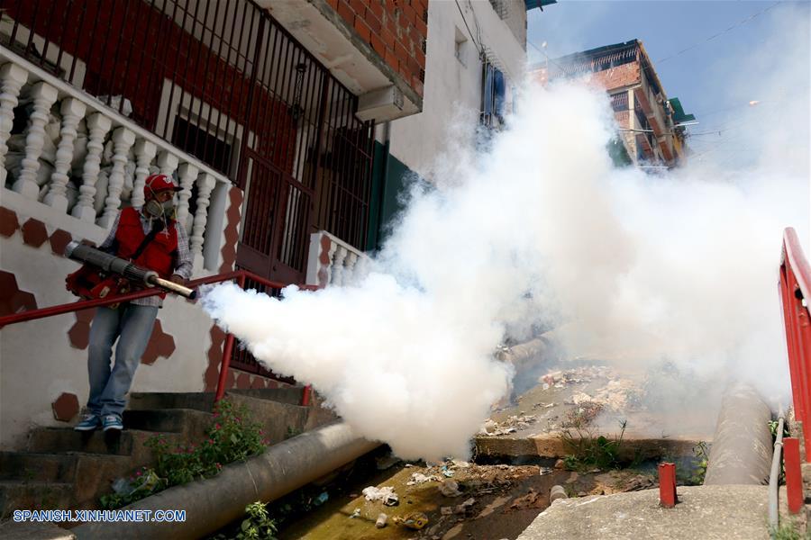 El virus del Zika se está propagando 'explosivamente' en el continente americano y podría propagarse aún más allá en medio de un nivel de alerta 'extremadamente alto', indicó la máxima funcionaria de la Organización Mundial de la Salud (OMS).