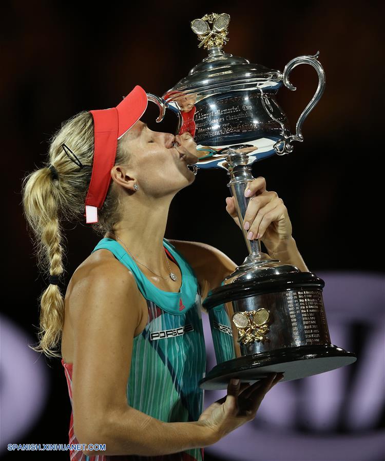 Angelique Kerber, séptima favorita del torneo, se impuso hoy en la final a la estadounidense Serena Williams, número uno del mundo, por 6-4, 3-6 y 6-4 para ganar el Abierto de Australia de tenis 2016, convirtiéndose así en la primera campeona alemana de Grand Slam desde 1999 cuando su compatriota Steffi Graf conquistó por última vez la Copa Suzanne-Lenglen en Roland Garros.