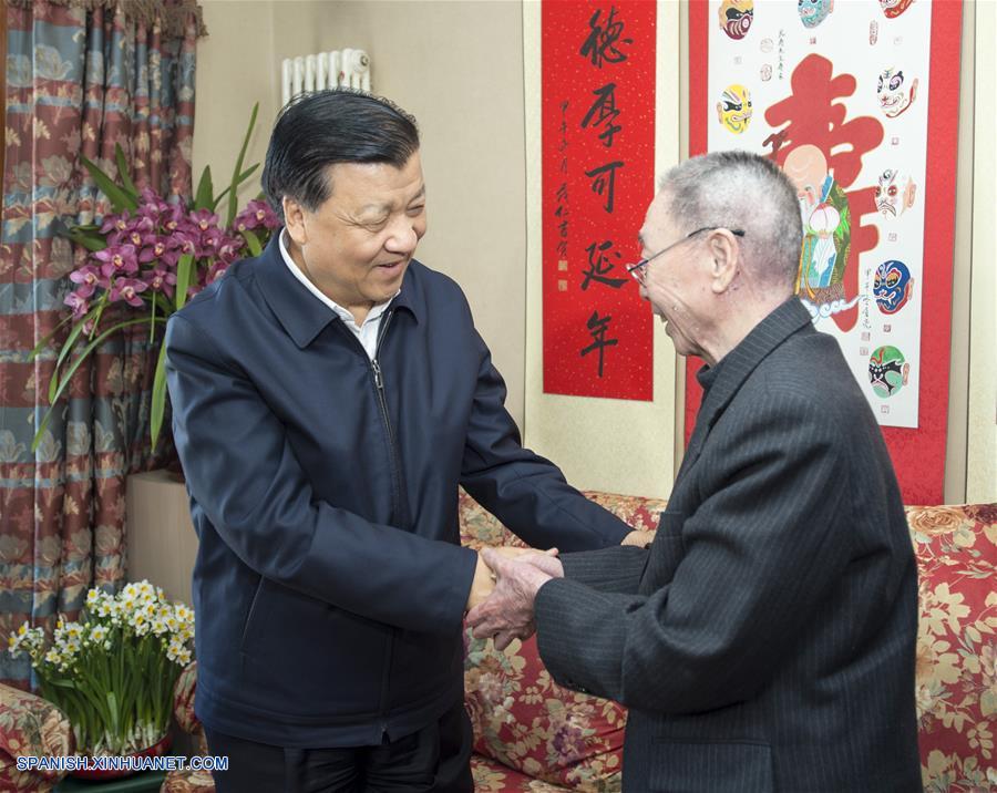 El importante líder chino Liu Yunshan visitó a personalidades de la cultura antes del Año Nuevo Lunar, que este año se celebrará el 8 de febrero, y les expresó sus felicitaciones por la fiesta.