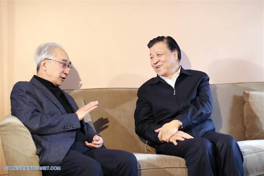 El importante líder chino Liu Yunshan visitó a personalidades de la cultura antes del Año Nuevo Lunar, que este año se celebrará el 8 de febrero, y les expresó sus felicitaciones por la fiesta.