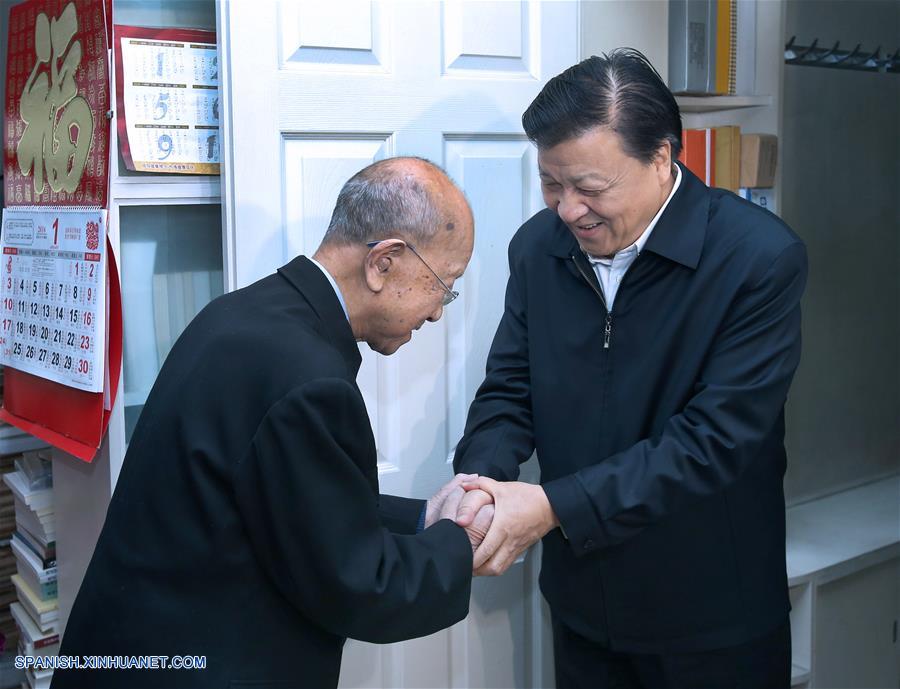 El importante líder chino Liu Yunshan visitó a personalidades de la cultura antes del Año Nuevo Lunar, que este año se celebrará el 8 de febrero, y les expresó sus felicitaciones por la fiesta.