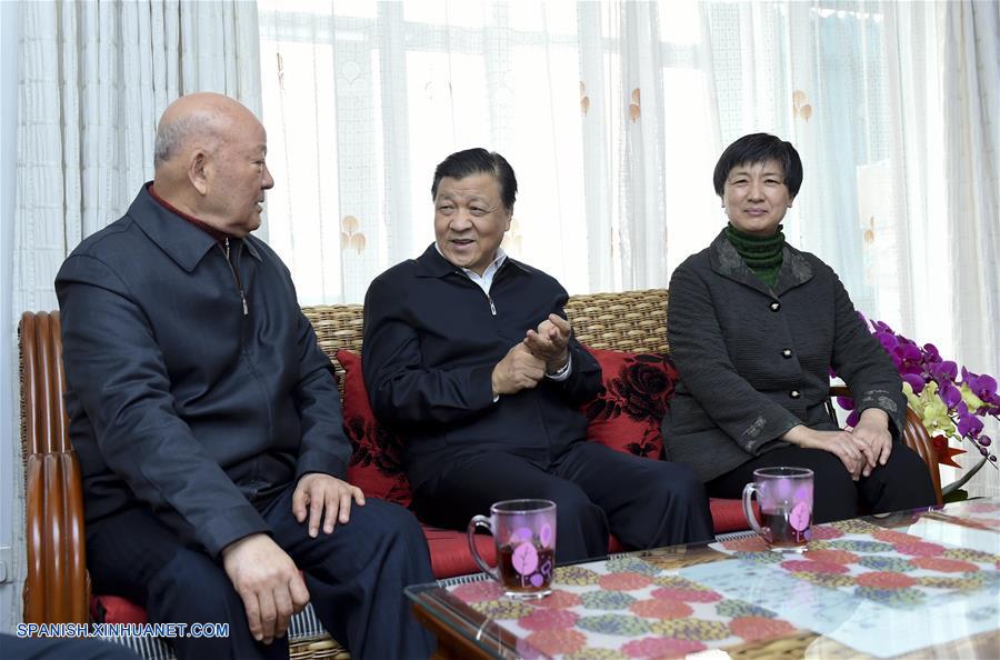 El importante líder chino Liu Yunshan visitó a personalidades de la cultura antes del Año Nuevo Lunar, que este año se celebrará el 8 de febrero, y les expresó sus felicitaciones por la fiesta.