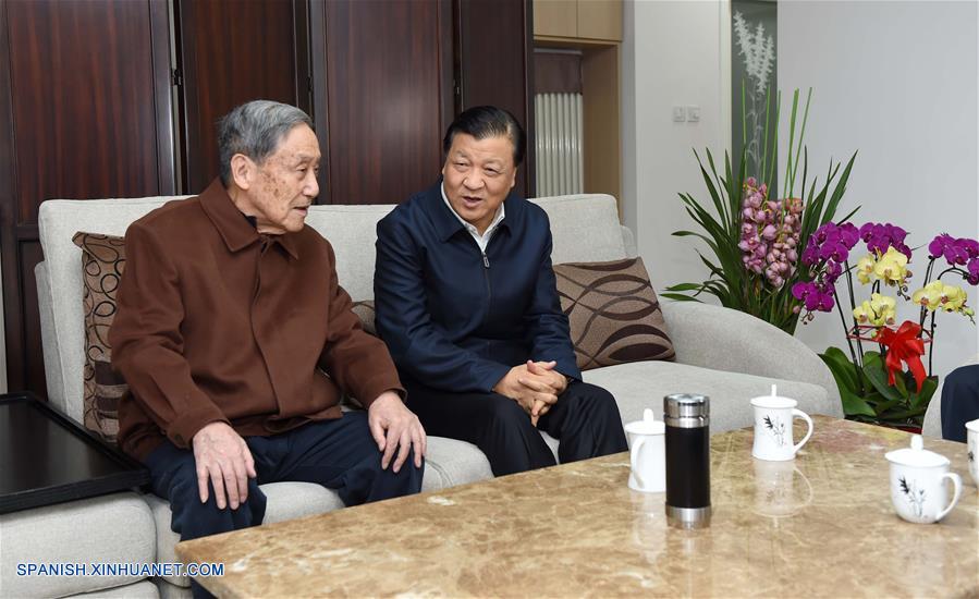 El importante líder chino Liu Yunshan visitó a personalidades de la cultura antes del Año Nuevo Lunar, que este año se celebrará el 8 de febrero, y les expresó sus felicitaciones por la fiesta.