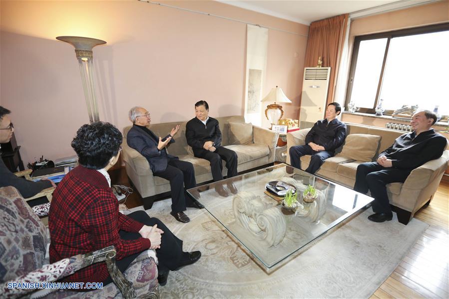 El importante líder chino Liu Yunshan visitó a personalidades de la cultura antes del Año Nuevo Lunar, que este año se celebrará el 8 de febrero, y les expresó sus felicitaciones por la fiesta.