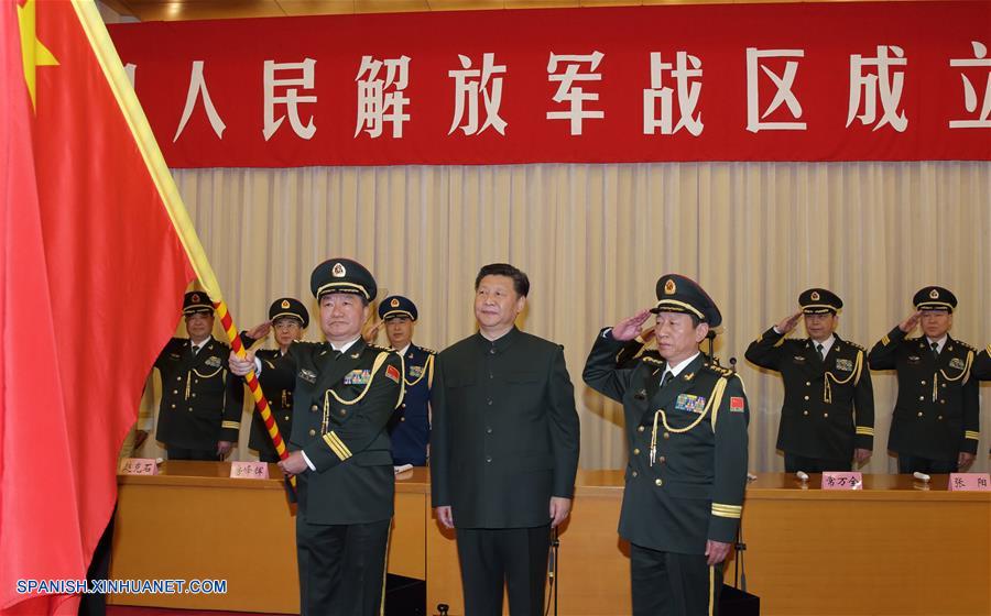 El presidente chino, Xi Jinping, confirió banderas militares a los cinco comandos de operaciones recién establecidos del Ejército Popular de Liberación (EPL) de China.