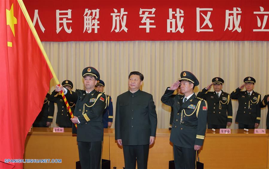 El presidente chino, Xi Jinping, confirió banderas militares a los cinco comandos de operaciones recién establecidos del Ejército Popular de Liberación (EPL) de China.