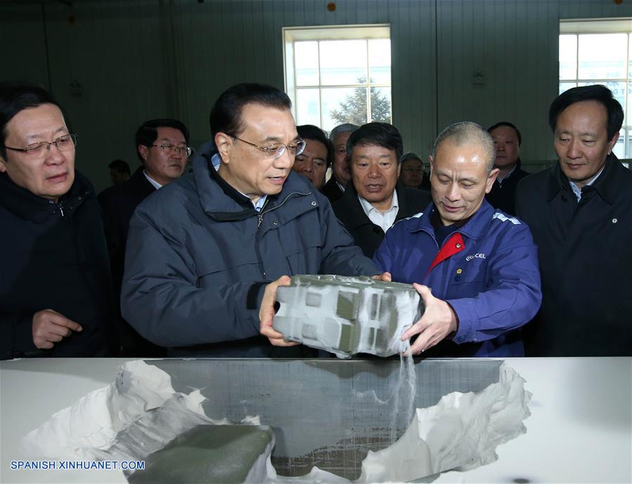 El primer ministro de China, Li Keqiang, pidió esfuerzos para modernizar las industrias tradicionales y volverlas más competitivas mediante la innovación tecnológica.
