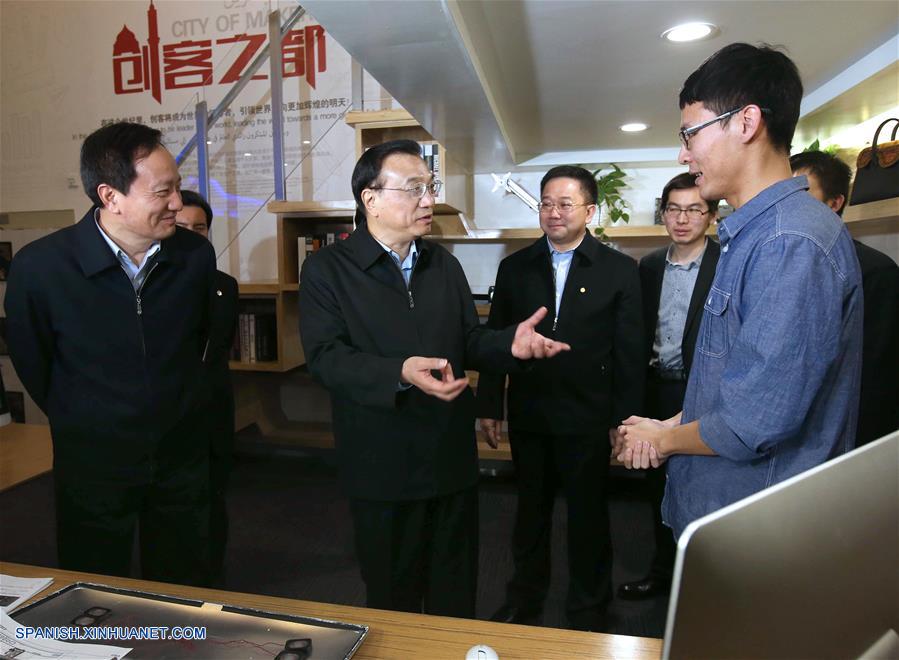 El primer ministro de China, Li Keqiang, pidió esfuerzos para modernizar las industrias tradicionales y volverlas más competitivas mediante la innovación tecnológica.