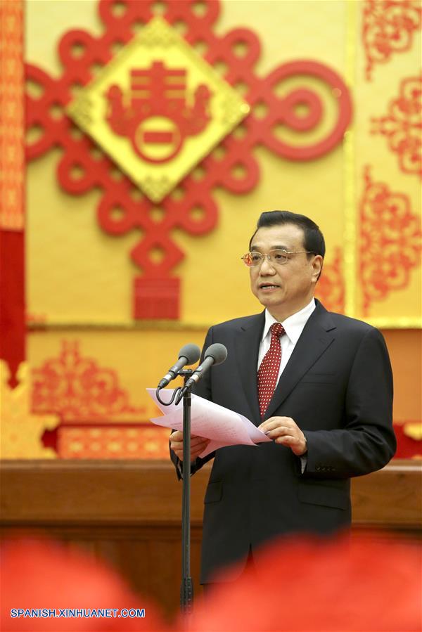 El presidente chino, Xi Jinping, y otros máximos líderes extendieron sus saludos con motivo del Festival de Primavera a todo el pueblo chino cuando se reunieron con más de 2.000 miembros del público en una recepción celebrada en Beijing.